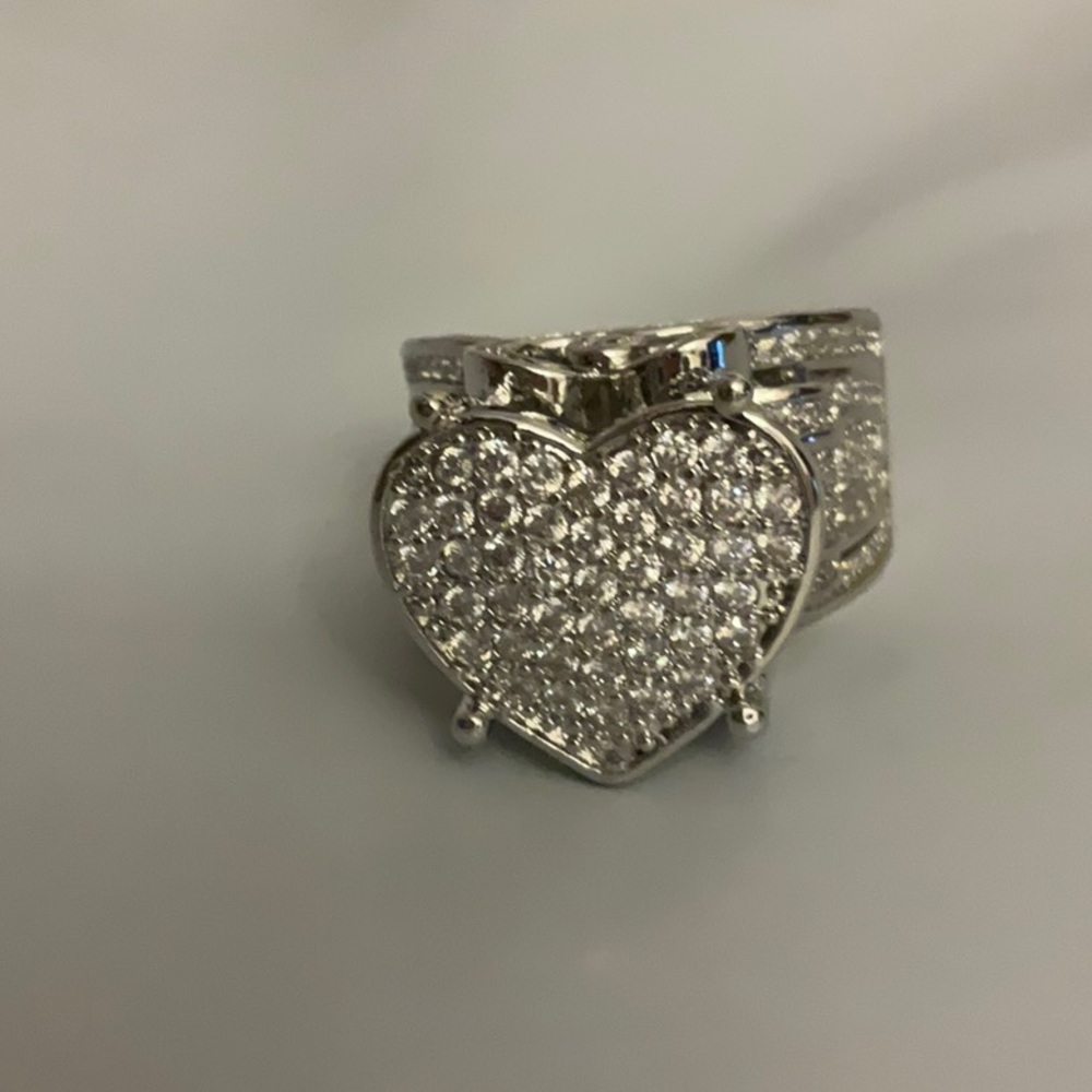 New sterling Silver CZ heart ring size 8. - Picture 6 of 7